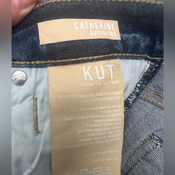 Kut from the Kloth Catherine Mid Rise Boyfriend jeans - size 0 - Picture 10 of 12
